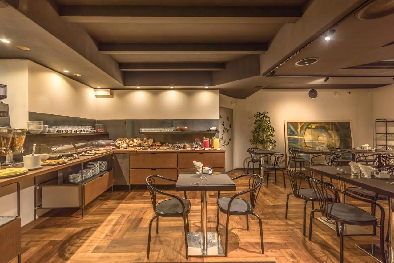Hotel Roxy Milan 3*,  Italy